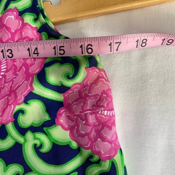 Lilly Pulitzer Private Property Tara Green Floral Pink Shell 100% Silk Top Size2 - Picture 2 of 7